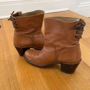 FRYE WIDE ANKLE BOOTIES size 8, fit like a size 7